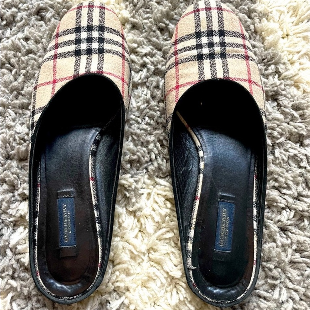 BURBERRY SLIP ON FLATS loafers
